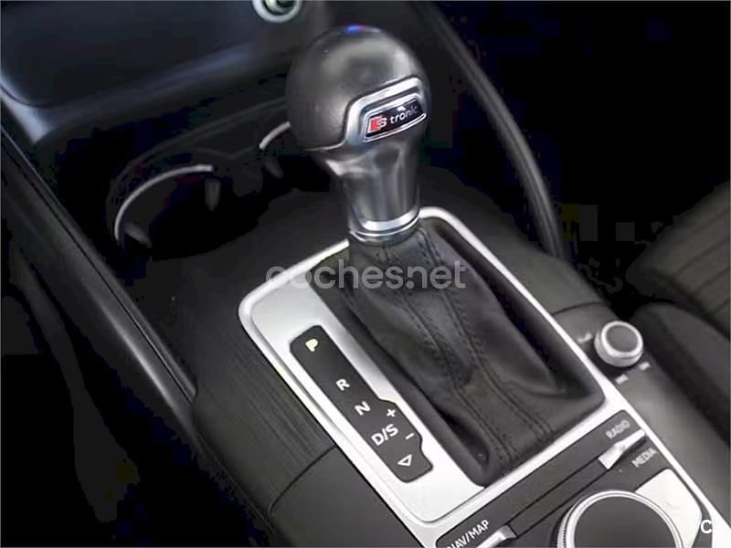 Käytetty Audi A3 Sport 150 HP (110 kW) 2017 Harmaa Sedan