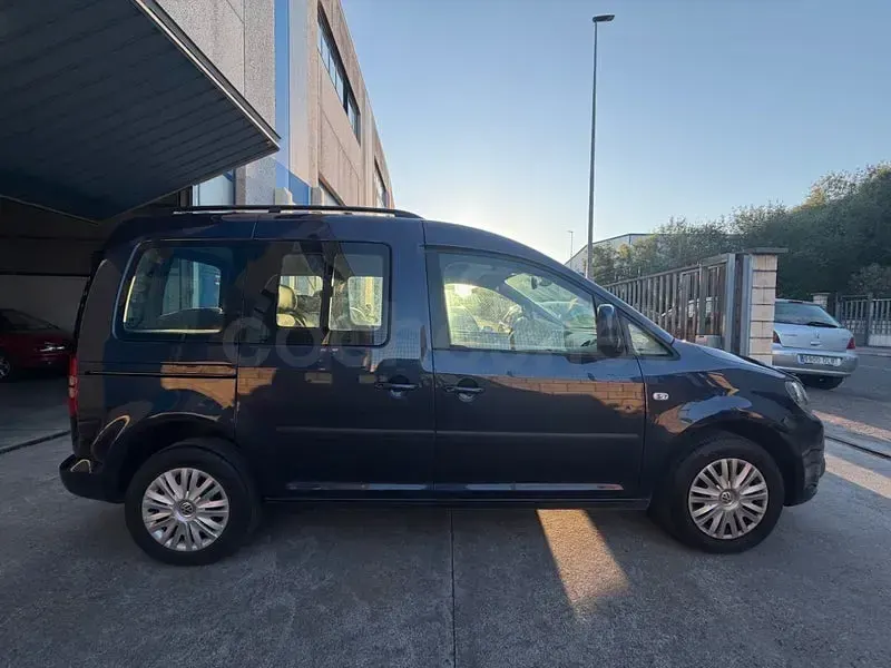 Usado VW Caddy Comfortline 102 CV (75 kW) 2014 Azul Monovolumen