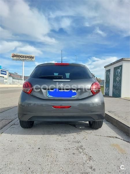 Usado Peugeot 208 Signature Sky 82 CV (60 kW) 2019 Gris / plata Utilitario