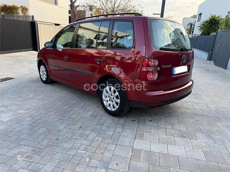 Usado VW Touran 105 CV (77 kW) 2008 Granate Monovolumen