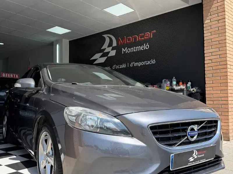 Usado Volvo V40 Momentum 115 CV (84 kW) 2014 Gris / plata Berlina