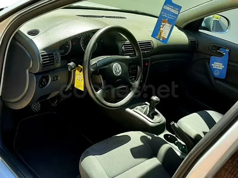 Usado VW Passat Edition 100 CV (73 kW) 2005 Gris / plata Berlina
