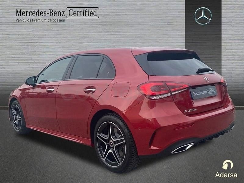 Usado Mercedes A250 AMG line 218 CV (160 kW) 2022 Manufaktur rojo patagonia Berlina
