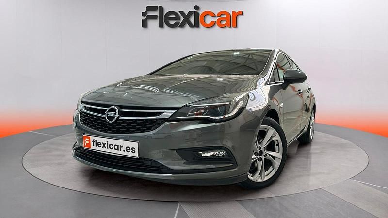 Usado Opel Astra Dynamic 125 CV (91 kW) 2017 Gris Utilitario