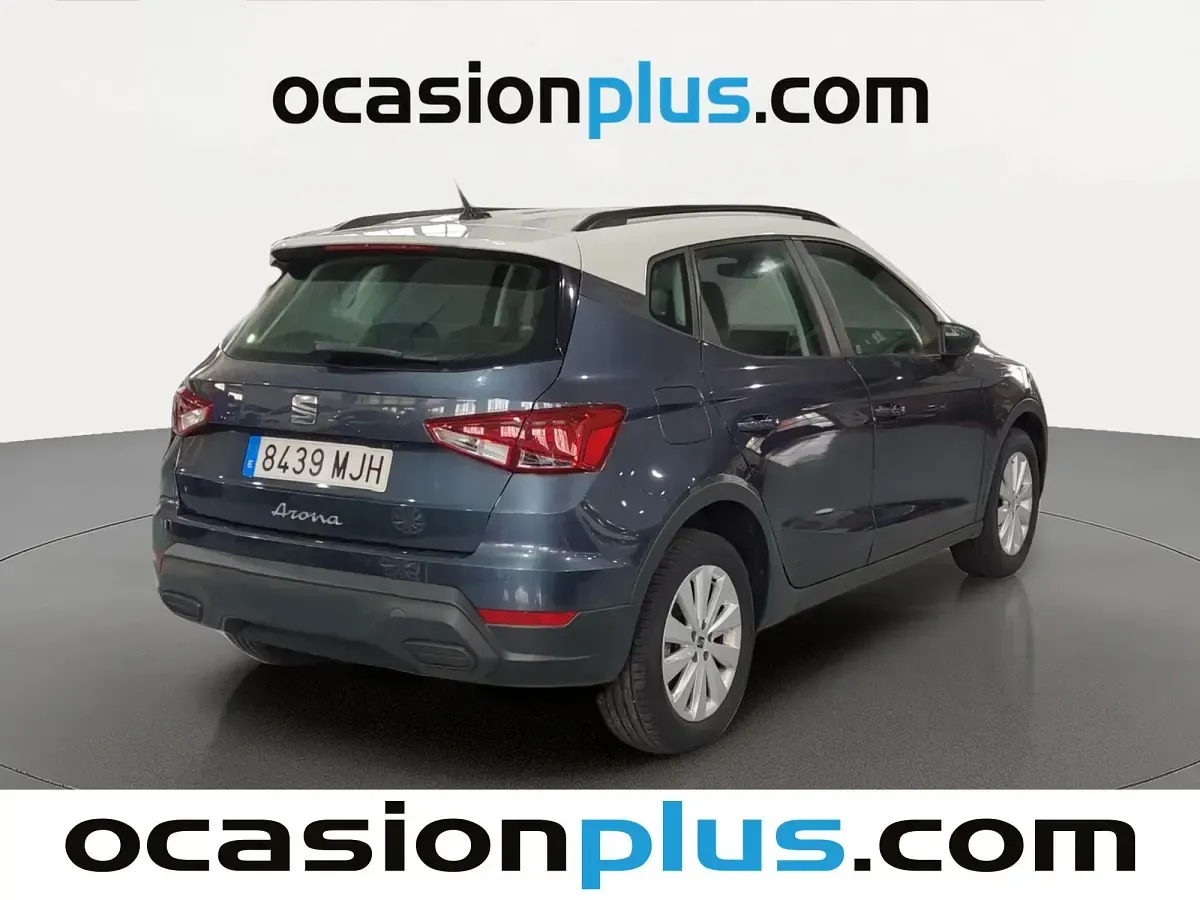 Usado Seat Arona Style 110 CV (80 kW) 2023 Gris SUV