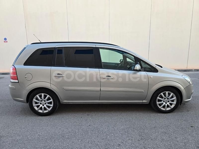 Usado Opel Zafira Cosmo 120 CV (88 kW) 2007 Marrón Monovolumen