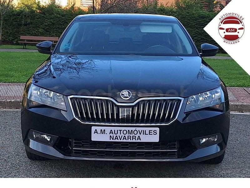 Usado Skoda Superb Active 150 HP (110 kW) 2018 Preto Carrinha