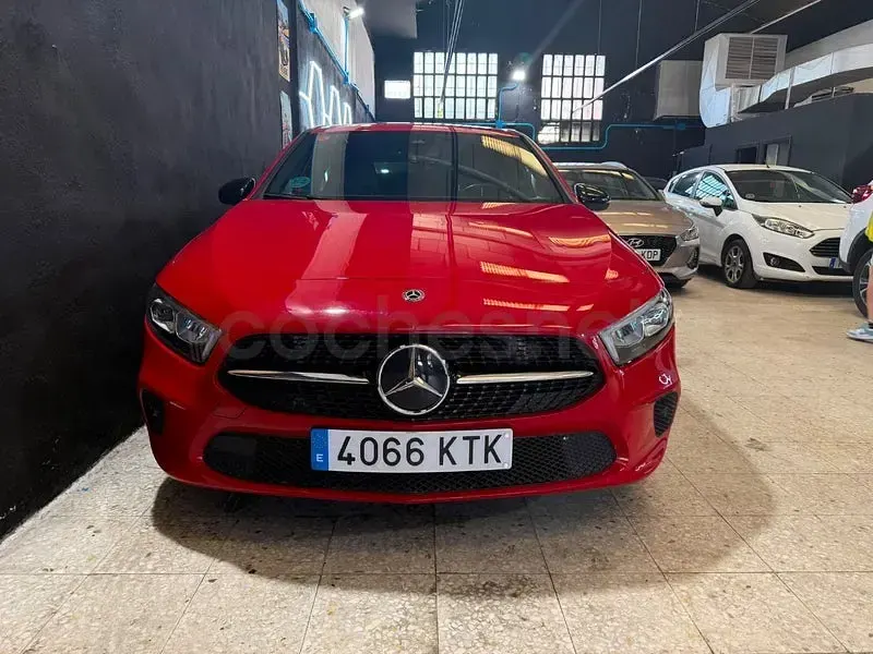 Usado Mercedes A180 116 CV (85 kW) 2019 Rojo Berlina