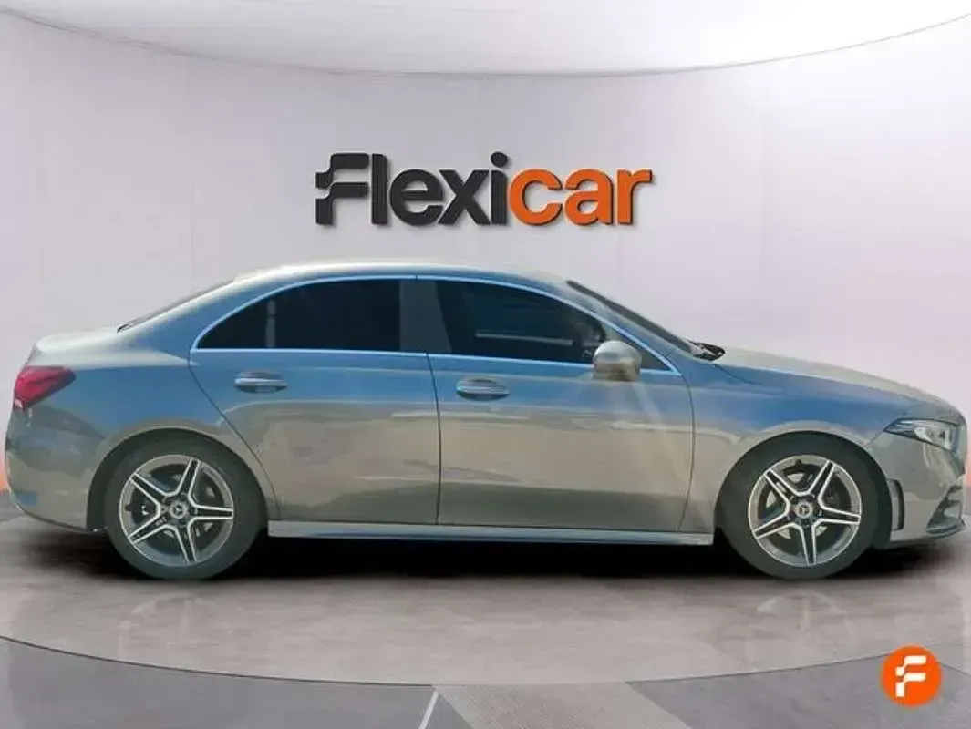 Usado Mercedes A180 136 CV (100 kW) 2019 Gris Berlina