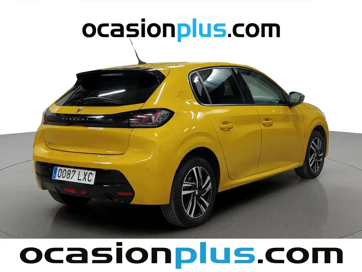 Usado Peugeot 208 Allure 100 CV (73 kW) 2022 Amarillo Utilitario