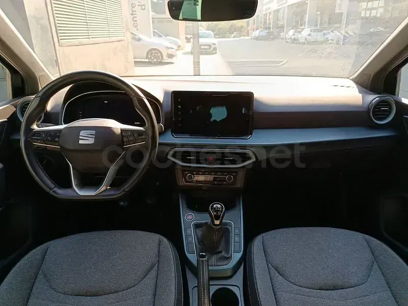 Usado Seat Arona Xperience 110 CV (80 kW) 2022 Azul SUV