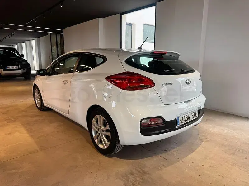 Usado Kia ProCeed 128 CV (94 kW) 2014 Blanco Utilitario