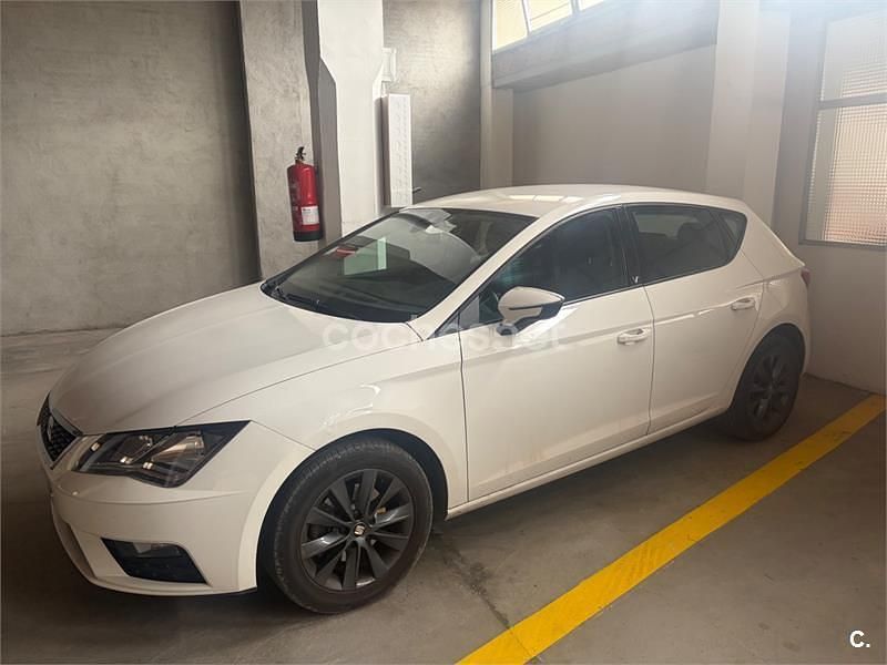 Usado Seat Leon Style 125 HP (91 kW) 2018 Branco Sedan