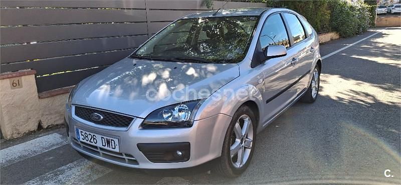 Usado Ford Focus Sport 115 CV (84 kW) 2006 Gris / plata Berlina