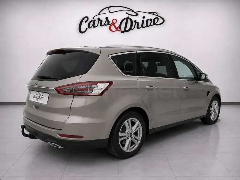 Usado Ford S-MAX Titanium 180 CV (132 kW) 2018 Gris / plata Monovolumen