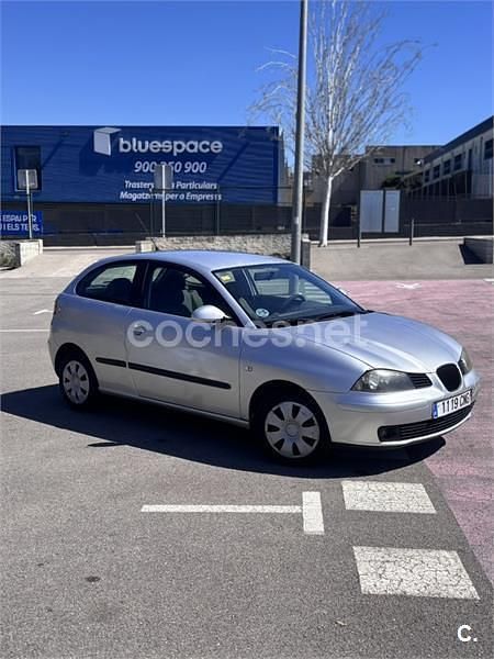 Usado Seat Ibiza Stella 100 CV (73 kW) 2003 Gris / plata Utilitario