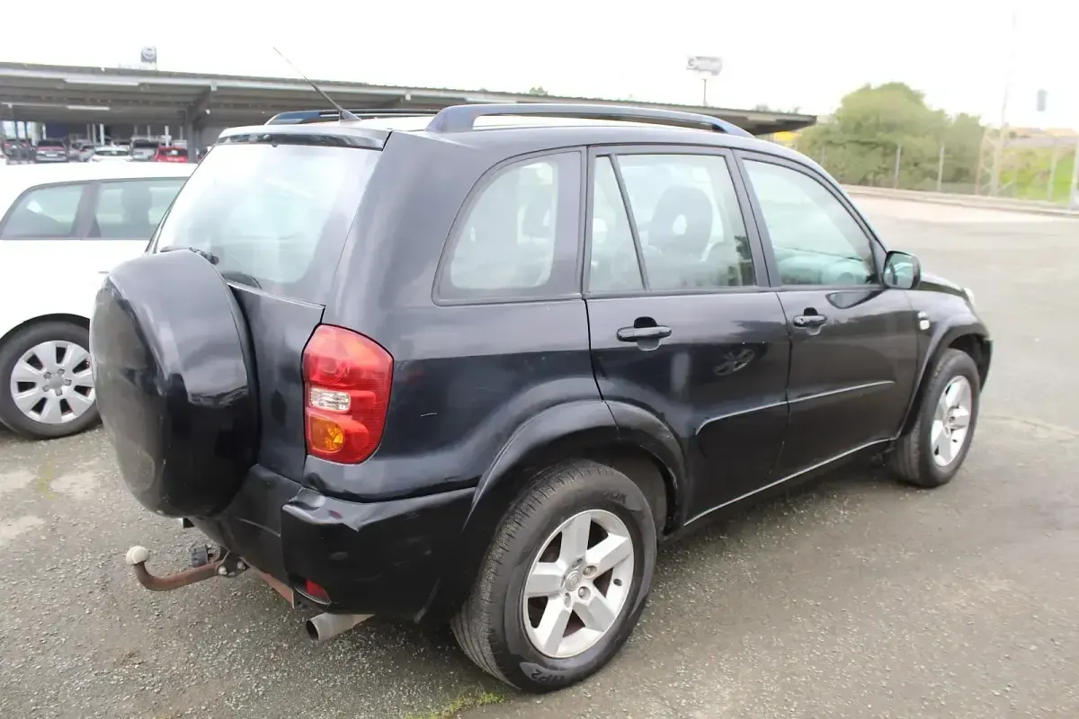 Usado Toyota RAV4 Luna 116 CV (85 kW) 2005 Negro SUV