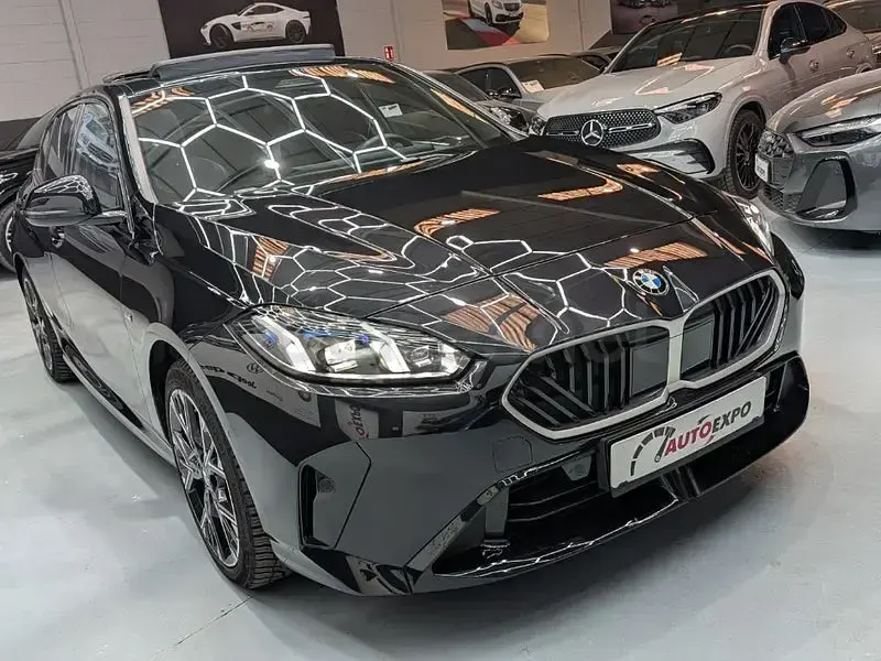 Usado BMW 118 Comfort Edition 150 CV (110 kW) 2025 Negro Utilitario