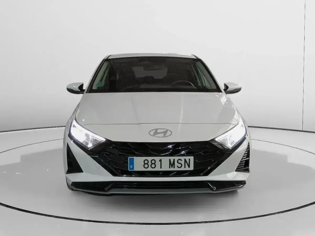 Käytetty Hyundai i20 101 HP (74 kW) 2024 Valkoinen Viistoperä