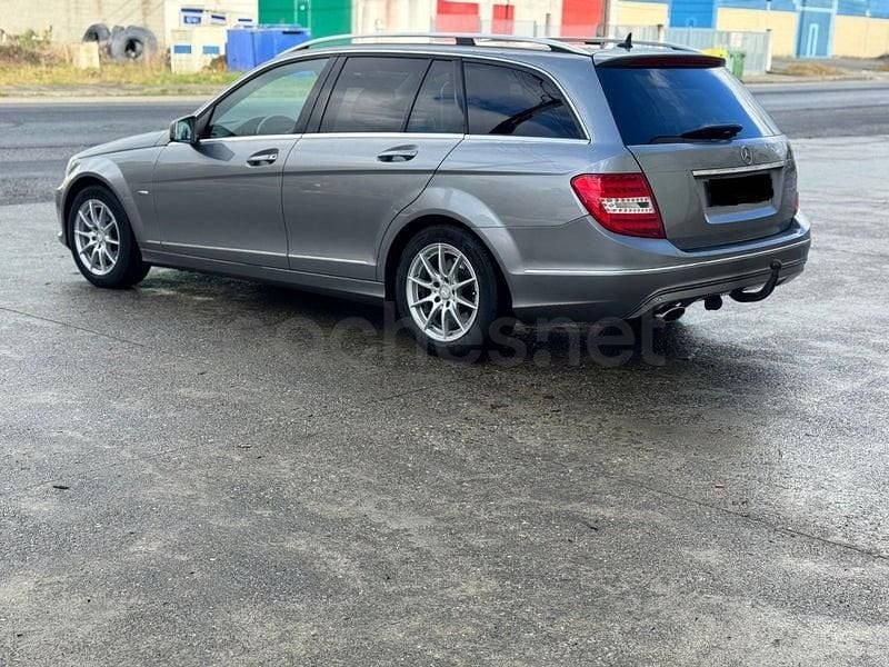 Usado Mercedes C220 Avantgarde 170 CV (125 kW) 2013 Gris / plata Familiar