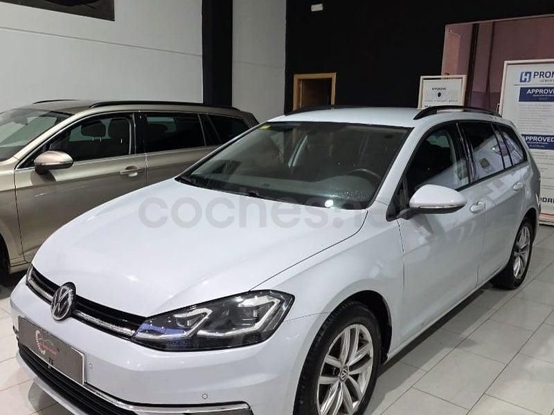 Usado VW Golf VII 115 CV (84 kW) 2018 Gris / plata Familiar