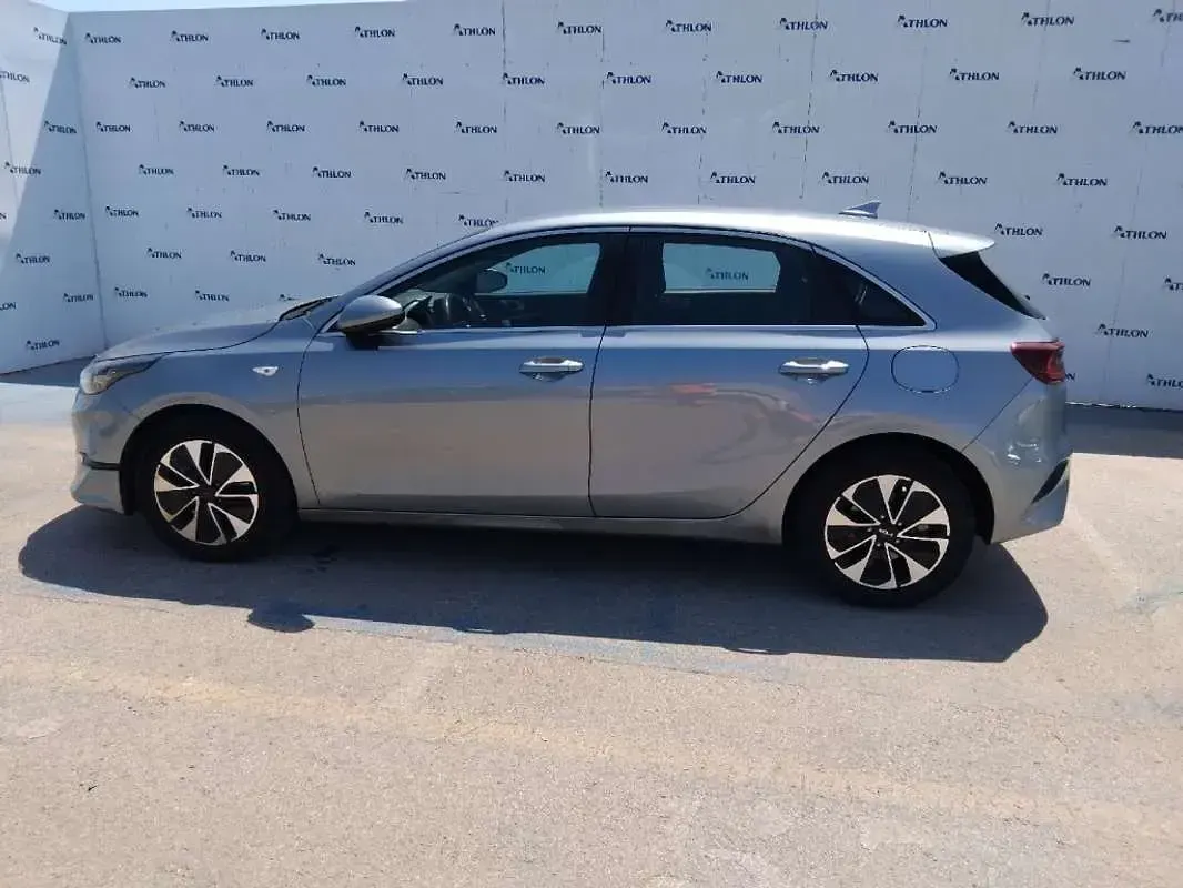 Usado Kia Ceed 101 CV (74 kW) 2024 Gris Utilitario