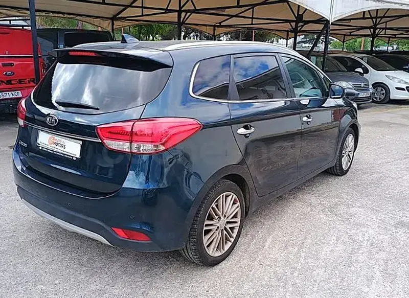 Usado Kia Carens 135 CV (99 kW) 2017 Azul Monovolumen