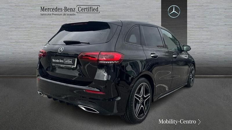 Usado Mercedes B200 150 CV (110 kW) 2022 Negro noche Monovolumen