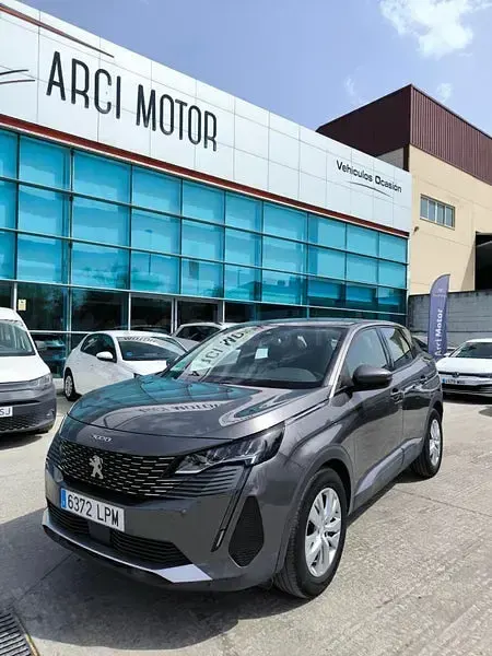 Usado Peugeot 3008 Active 130 CV (95 kW) 2021 Gris / plata SUV