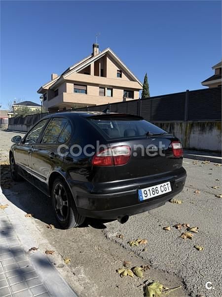 Usado Seat Leon Sport 110 CV (80 kW) 2003 Negro Berlina