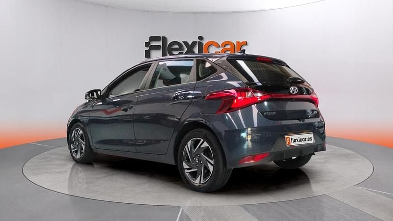 Usado Hyundai i20 101 CV (74 kW) 2022 Gris Utilitario