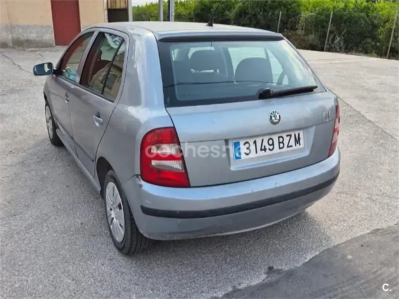 Usado Skoda Fabia Comfort 64 CV (47 kW) 2002 Gris / plata Berlina