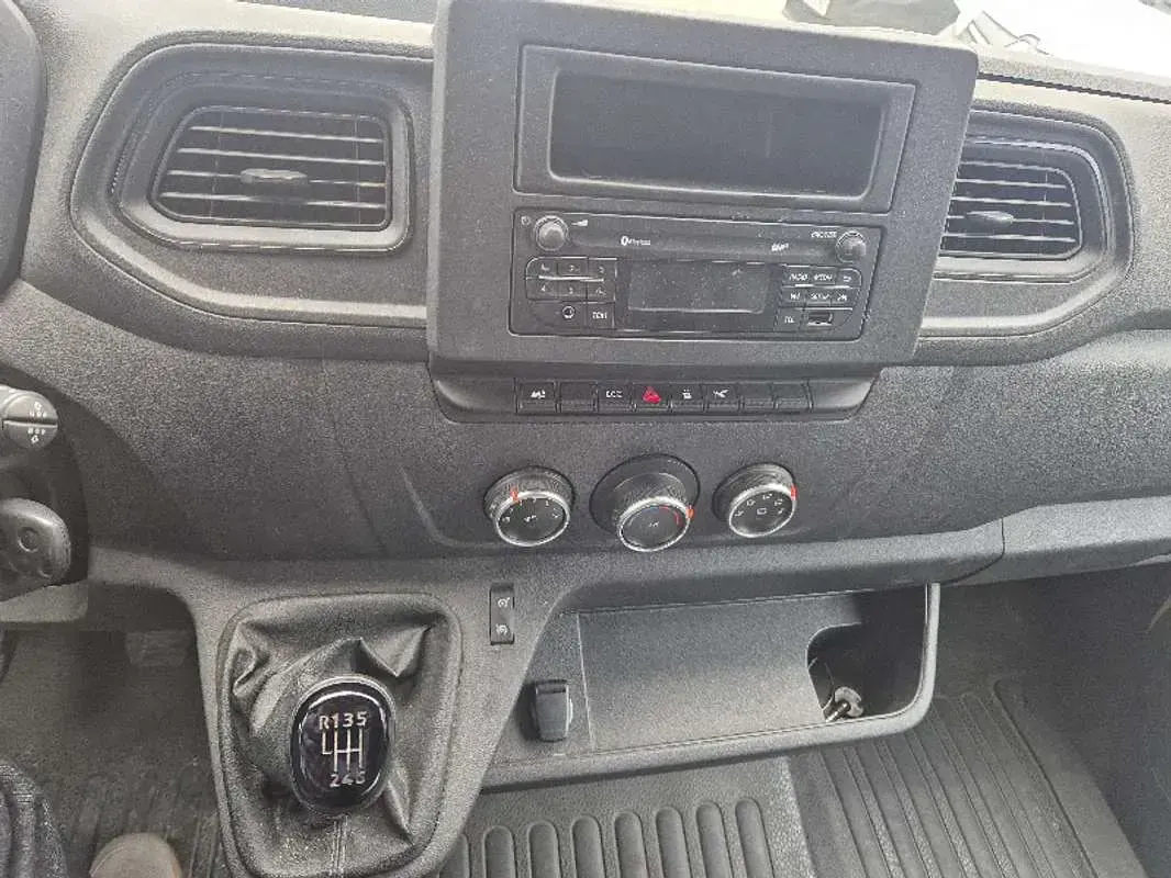 Usado Renault Master 135 CV (99 kW) 2019 Amarillo Van