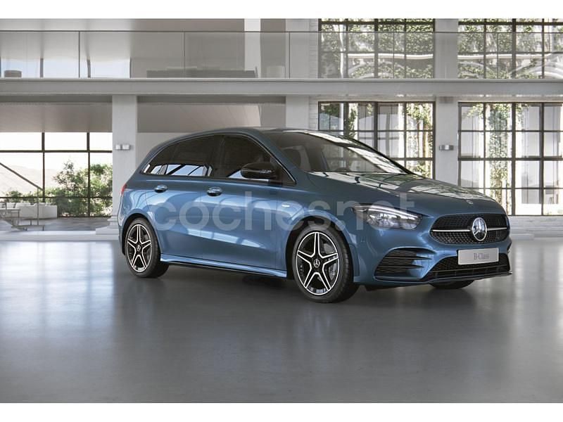 Usado Mercedes B200 AMG line 150 CV (110 kW) 2021 Denim blue  metallic paint Monovolumen