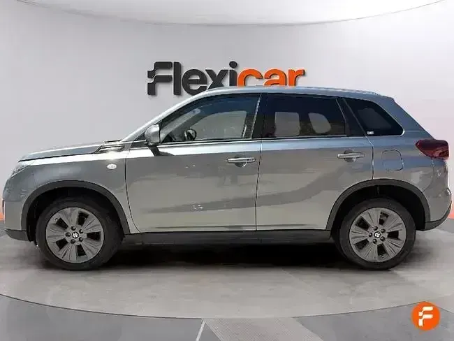 Usado Suzuki Vitara 116 CV (85 kW) 2022 Gris / plata SUV