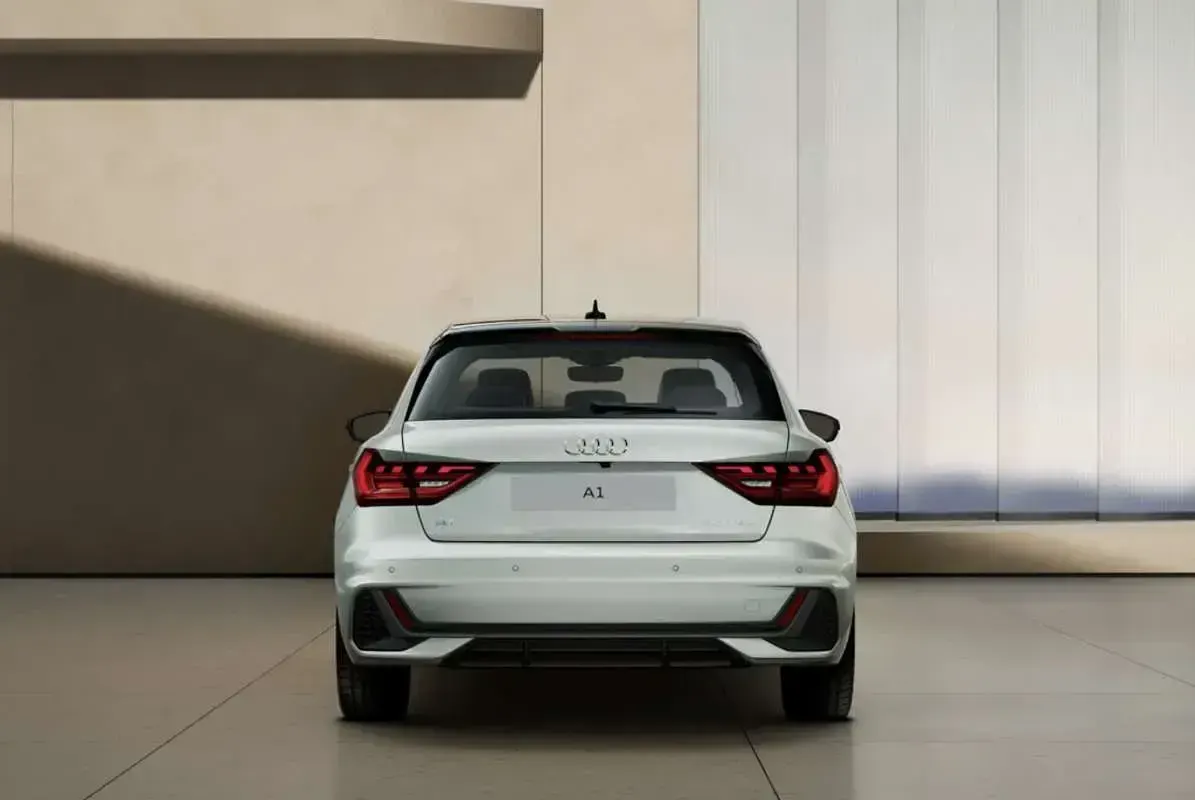 Nuevo Audi A1 Sportback 116 CV (85 kW) 2026 Plateado Utilitario
