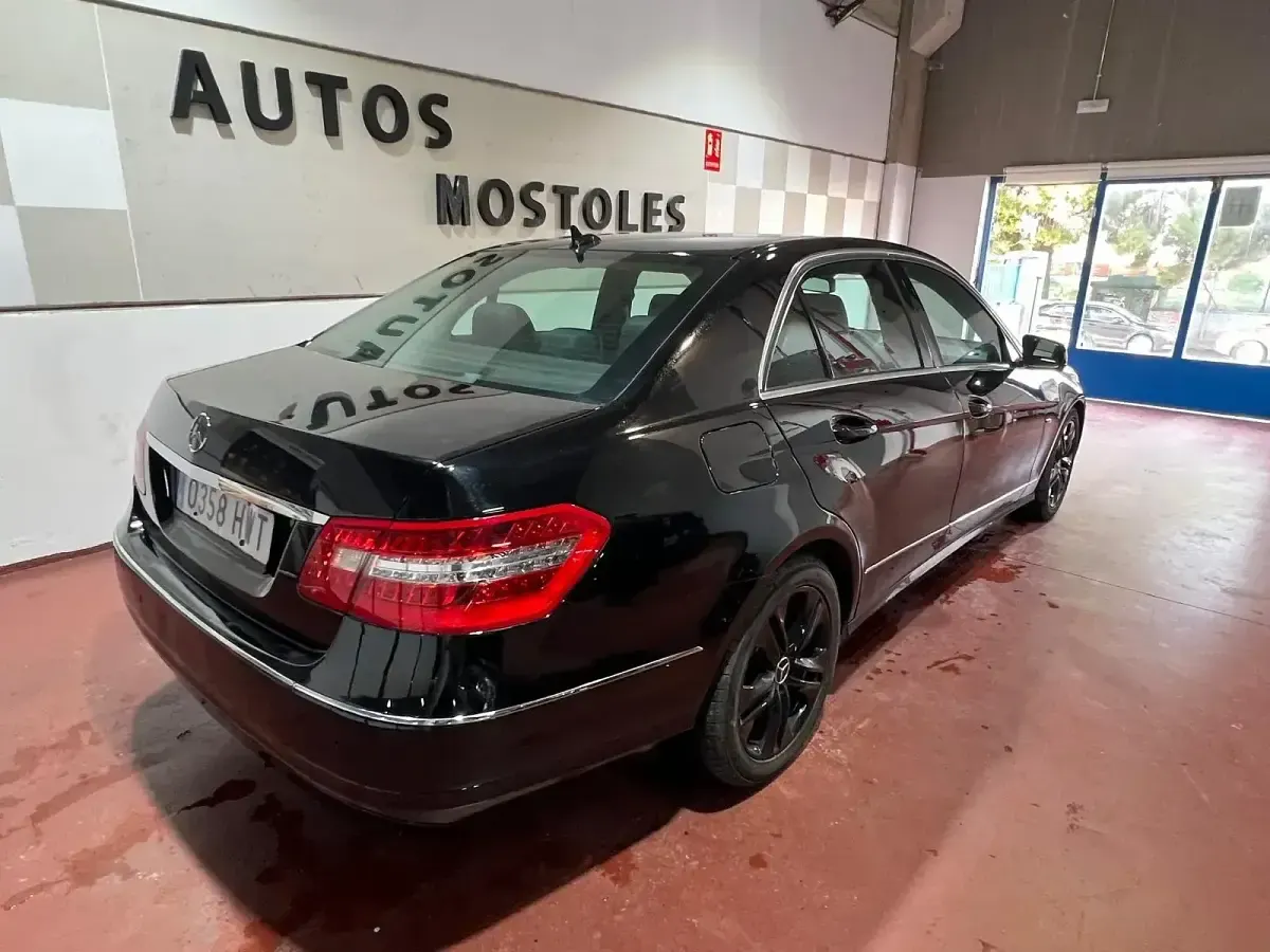 Usado Mercedes E250 Avantgarde 204 CV (150 kW) 2009 Negro Berlina
