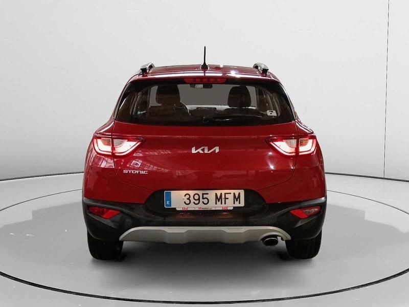 Usado Kia Stonic 84 CV (61 kW) 2023 Rojo SUV