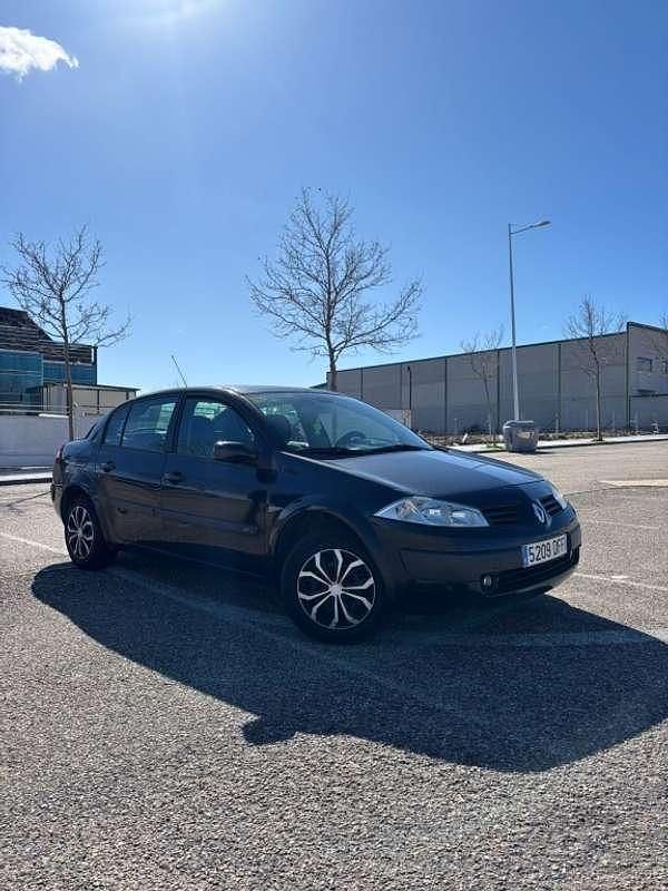 Usado Renault Mégane II Expression 80 CV (58 kW) 2005 Rojo Berlina
