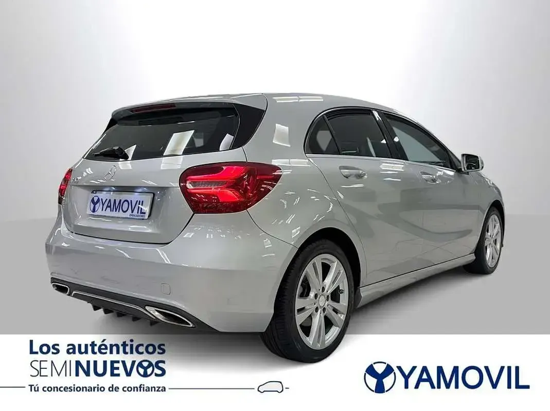 Usado Mercedes A180 Urban 122 CV (89 kW) 2016 Gris Utilitario