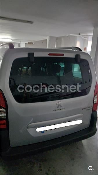 Usado Peugeot Partner Tepee Active 100 CV (73 kW) 2015 Gris / plata Monovolumen
