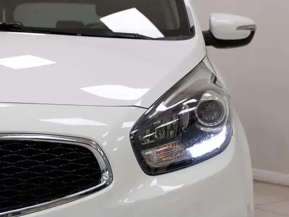 Usado Kia Carens 116 CV (85 kW) 2015 Blanco Monovolumen