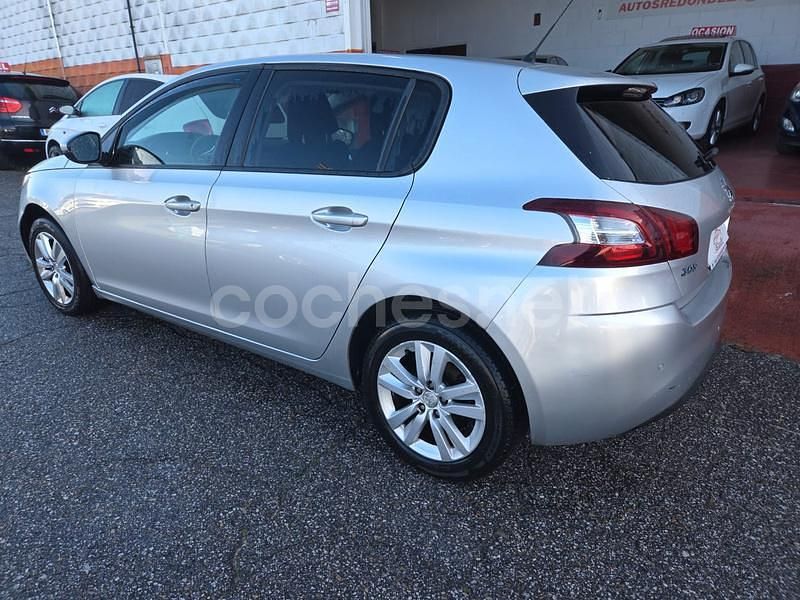 Usado Peugeot 308 Style 100 CV (73 kW) 2016 Gris / plata Berlina
