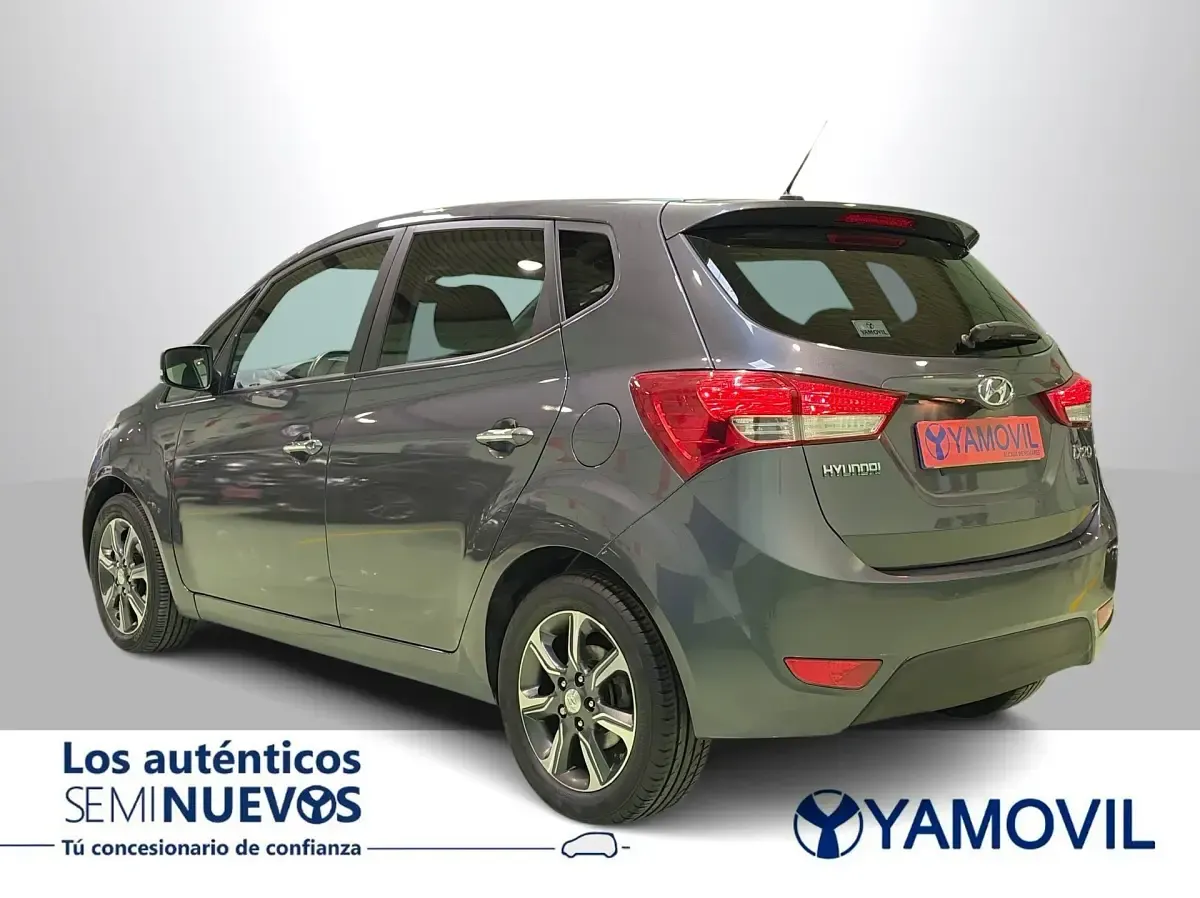 Usado Hyundai ix20 126 CV (92 kW) 2017 Gris Utilitario