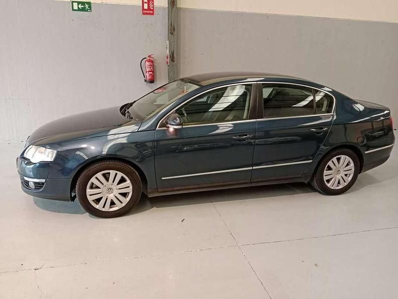 Usado VW Passat Highline 140 CV (102 kW) 2006 Azul Berlina