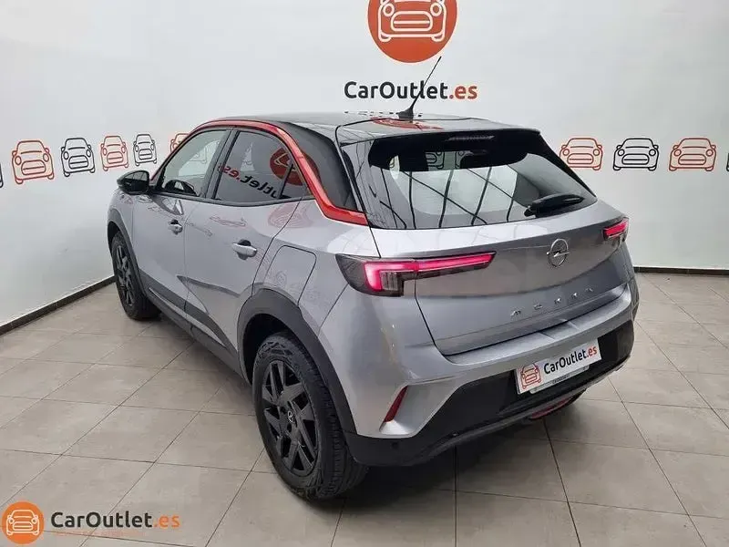 Usado Opel Mokka 136 CV (100 kW) 2023 Gris / plata SUV