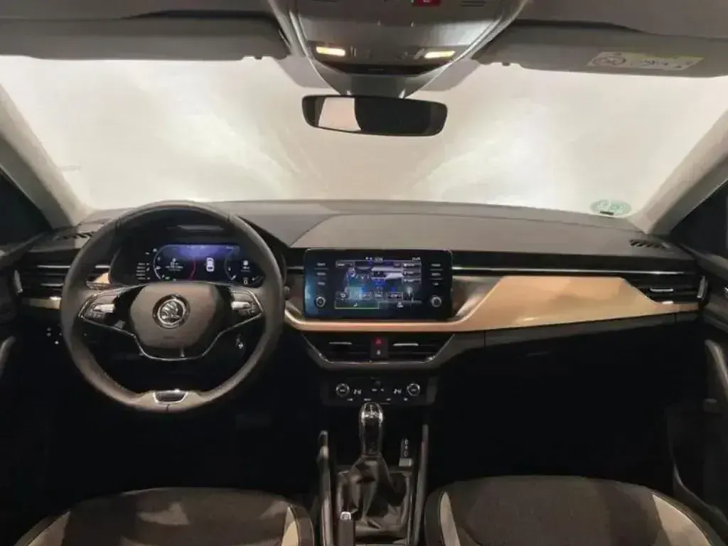 Usado Skoda Scala Selection 115 HP (84 kW) 2024 Cinzento Citadino