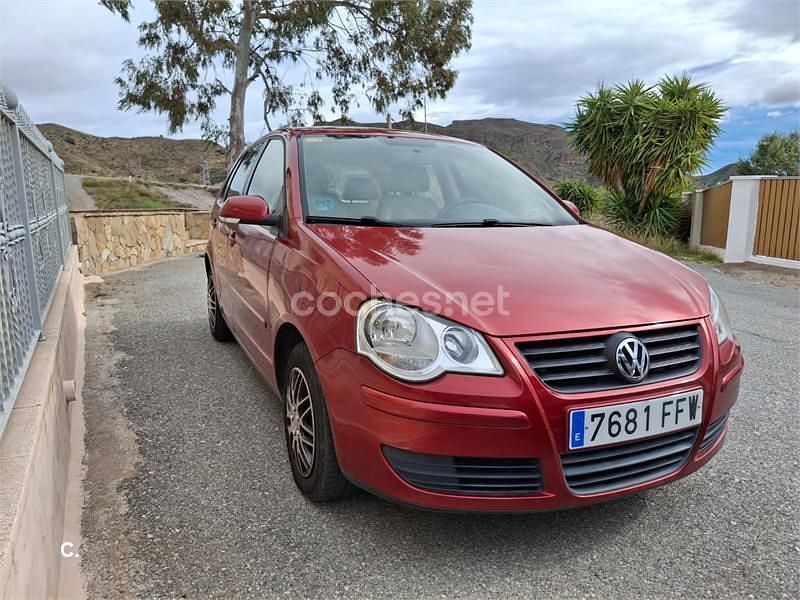 Usado VW Polo Advance 75 CV (55 kW) 2006 Granate Utilitario