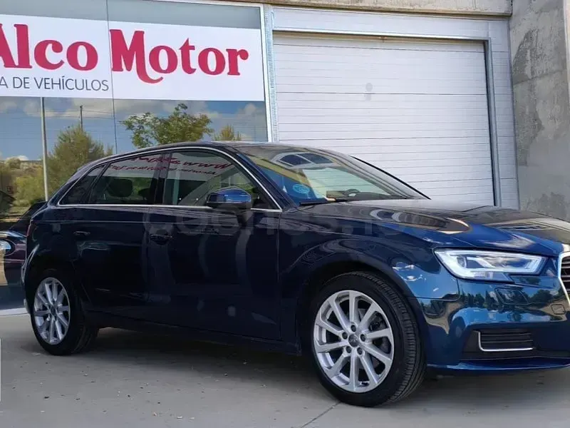Usado Audi A3 Design 116 CV (85 kW) 2018 Azul Berlina