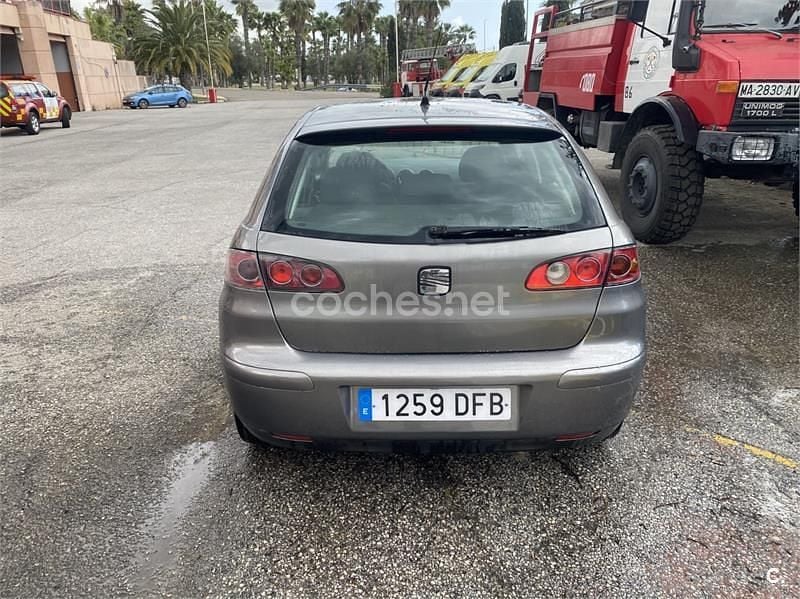 Usado Seat Ibiza Sport 64 CV (47 kW) 2004 Gris / plata Utilitario